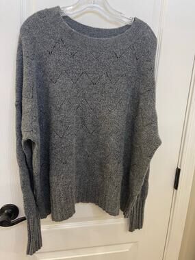 a loves a gray sweater sz M wool blend